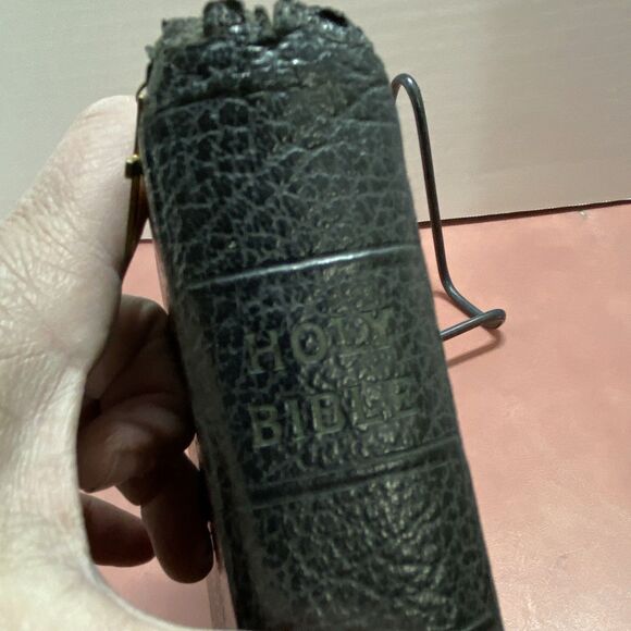 Holy Bible Illustrated King James Version World Publishing w/ Zipper Cross READ - Picture 9 of 16